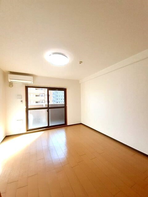 物件内観写真4　(居室・リビング)