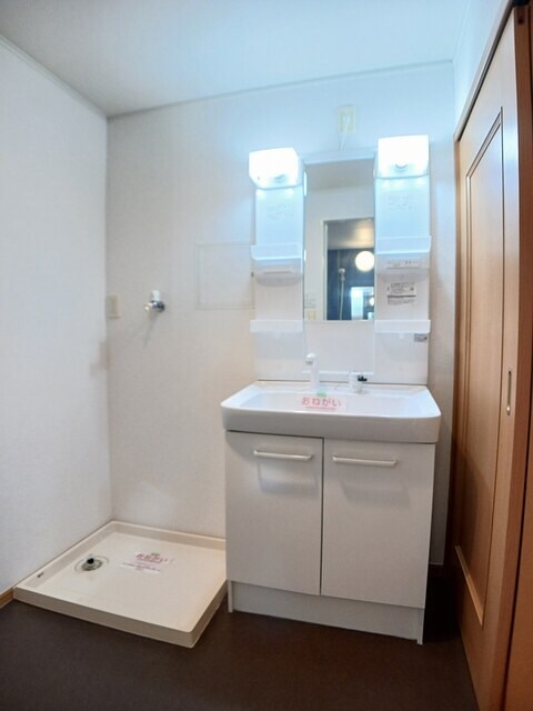 物件内観写真6　(洗面所)