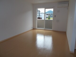 物件内観写真8　(居室・リビング)