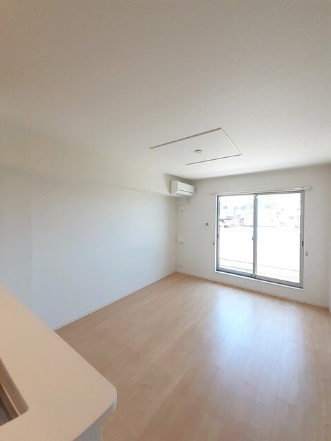 物件内観写真8　(居室・リビング)