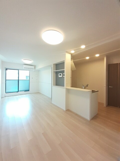 物件内観写真8　(居室・リビング)