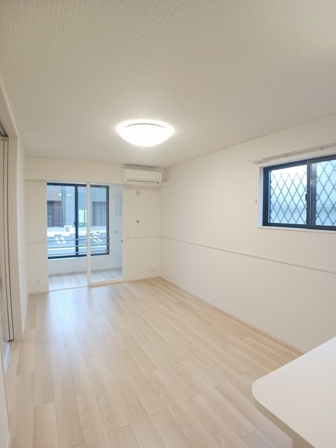 物件内観写真8　(居室・リビング)