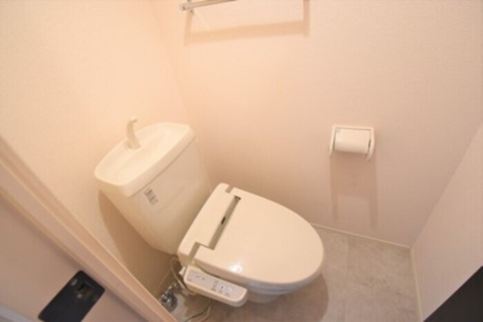 物件内観写真9　(温水洗浄暖房便座)