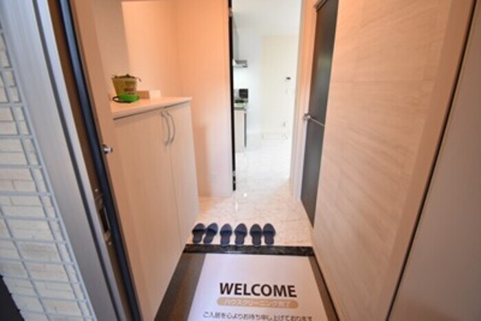 物件内観写真13　(玄関)