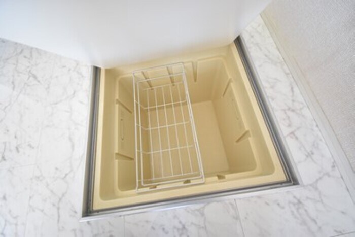 物件内観写真23　(床下収納)