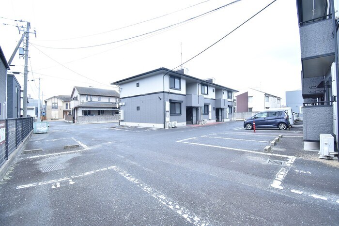 物件外観写真2　(駐車場)