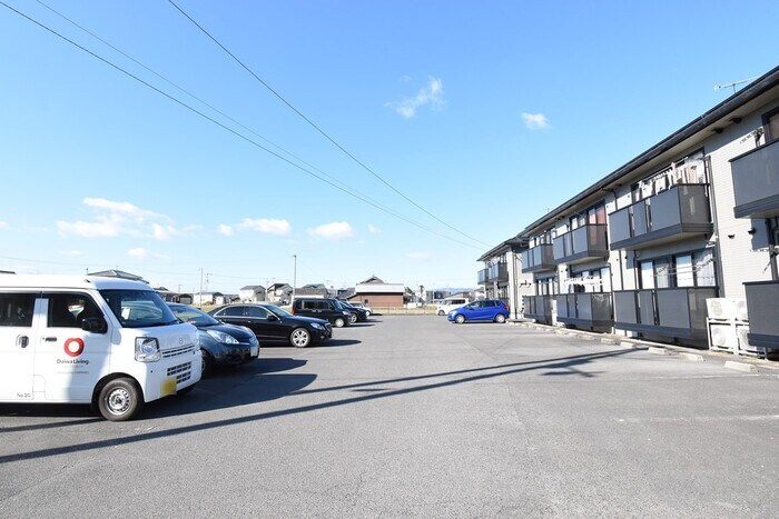 物件外観写真6　(駐車場)