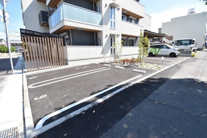 物件外観写真2　(駐車場)