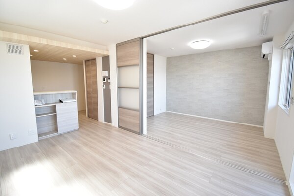 居室(ＬＤＫ１２．２帖)