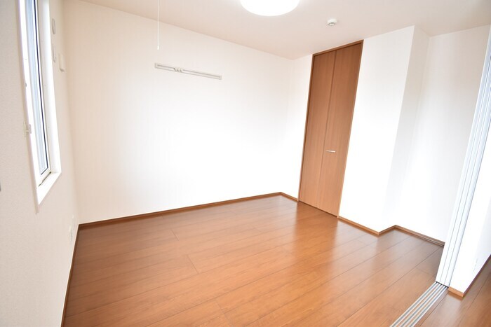 物件内観写真8　(洋室５．５帖)