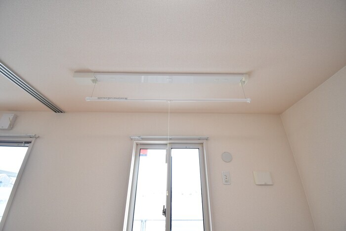 物件内観写真17　(室内物干し)