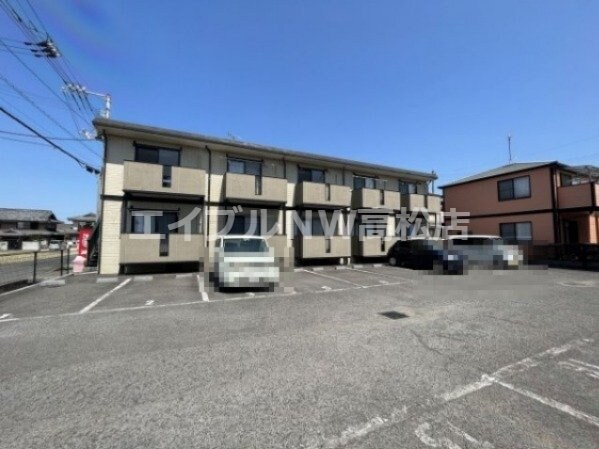 物件外観写真3　(駐車場)