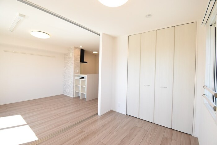 物件内観写真9　(洋室４．４帖～LDK１０．１帖)