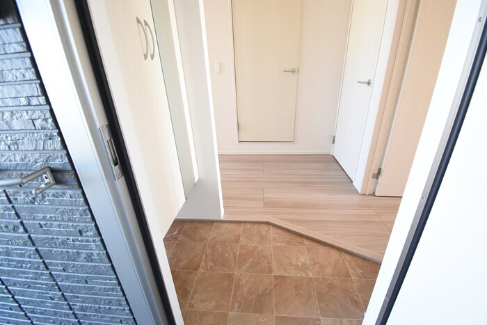 物件内観写真11　(玄関)