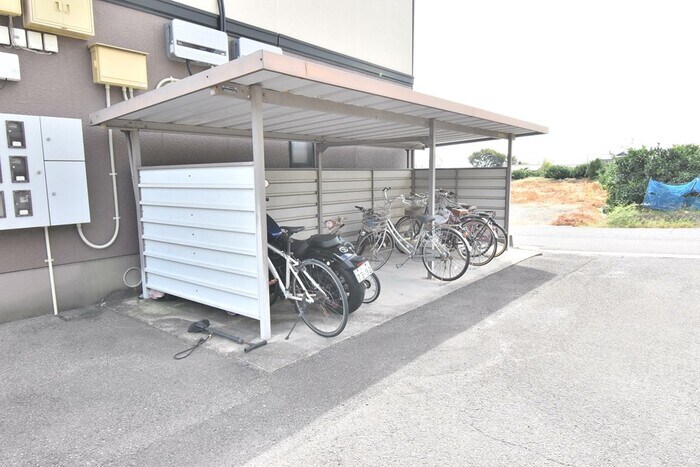 物件内観写真12　(駐輪場)