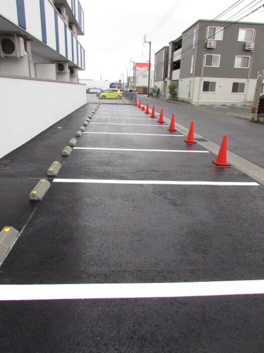 物件外観写真4　(駐車場)