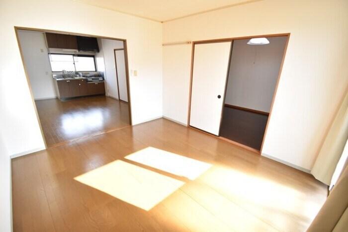 物件内観写真2　(ＬＤＫ１４．５帖)