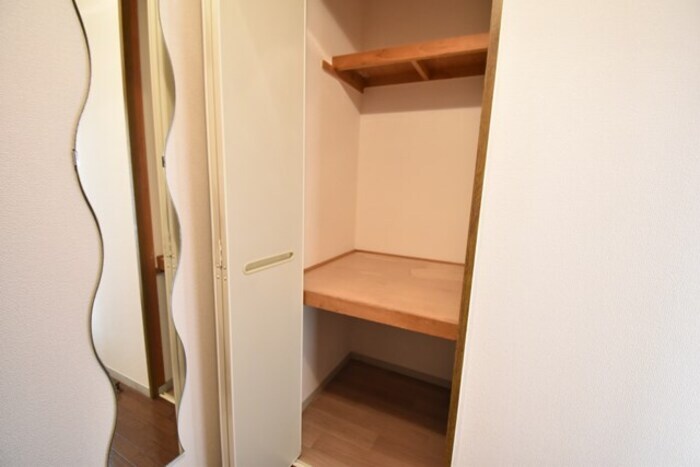 物件内観写真15　(玄関物入)