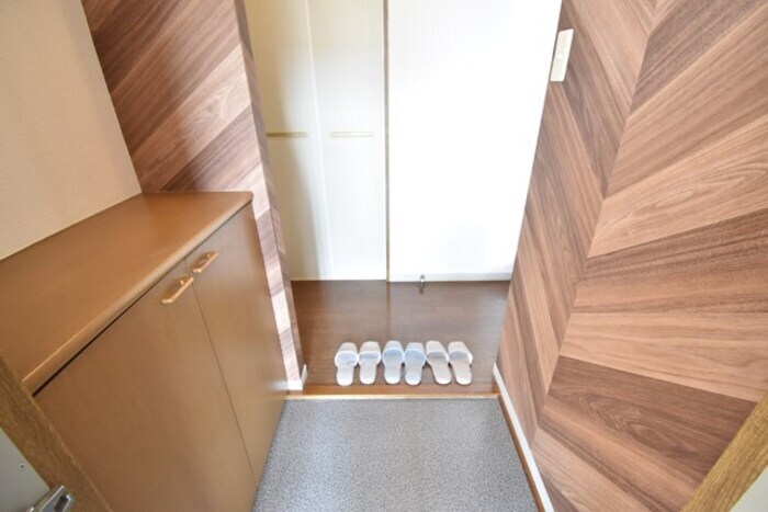 物件内観写真18　(玄関)