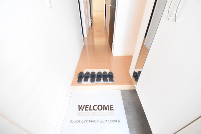 物件内観写真10　(玄関)