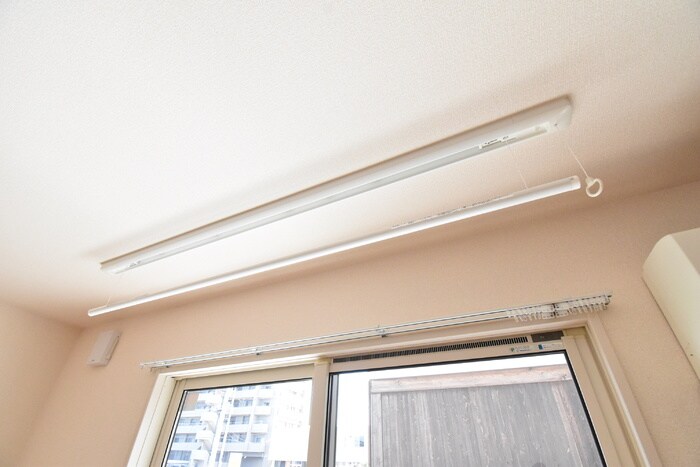 物件内観写真15　(室内物干し)