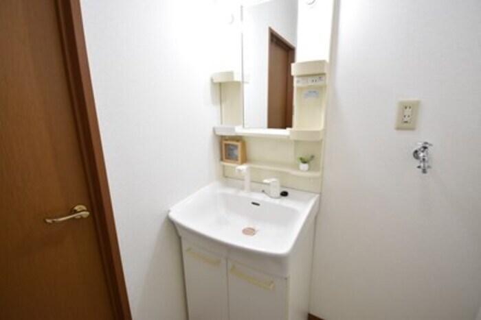 物件内観写真4　(洗髪洗面化粧台)