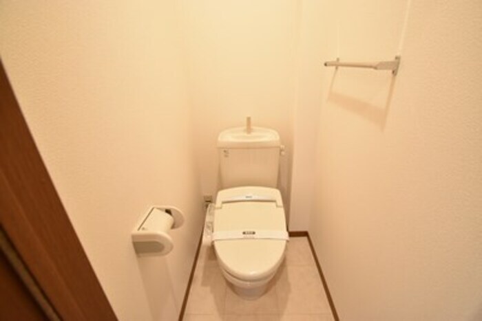 物件内観写真5　(温水洗浄暖房便座)