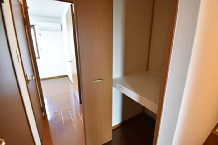 物件内観写真17　(物入)