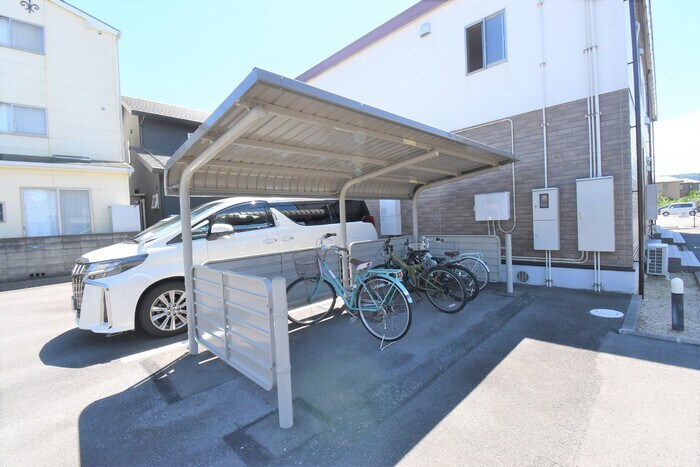 物件内観写真4　(駐輪場)