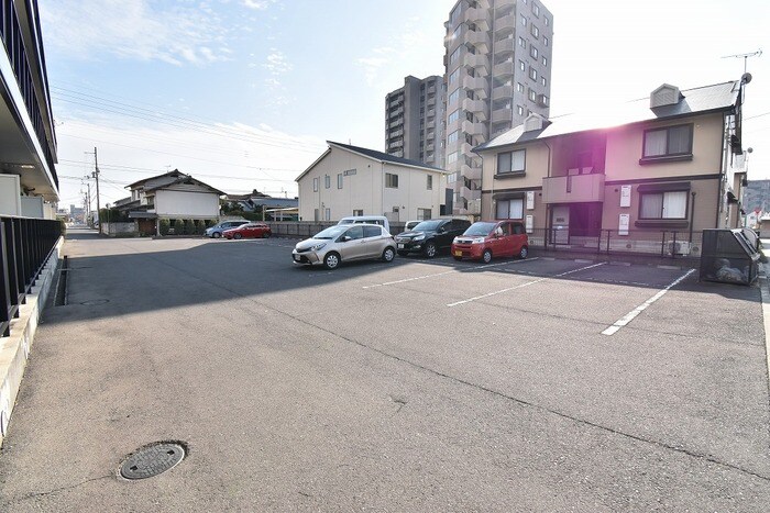 物件外観写真2　(駐車場)