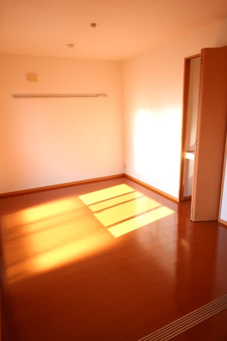 物件内観写真8　(南側洋室)