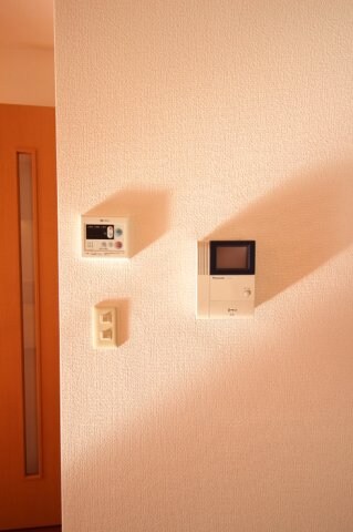 物件内観写真15　(給湯パネル・TVインターホン)