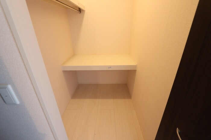 物件内観写真9　(廊下ウォークインクローゼット)