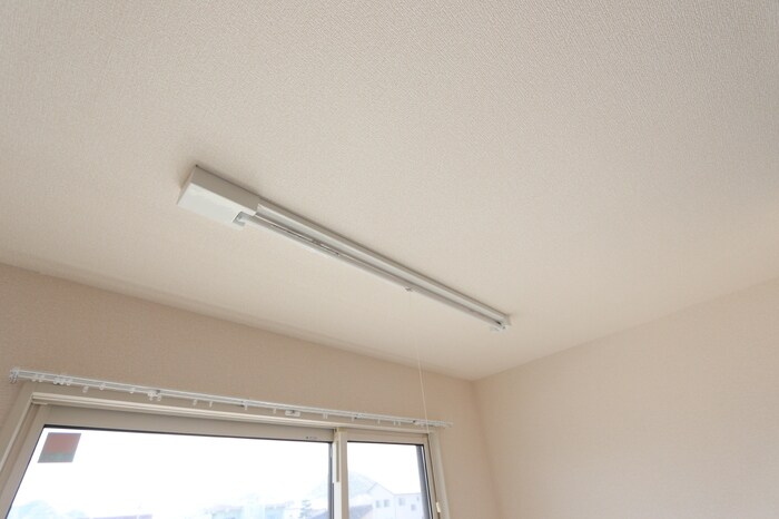 物件内観写真14　(室内物干)