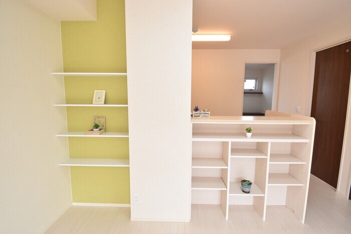 物件内観写真12　(収納棚（ＬＤＫ）)