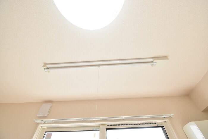 物件内観写真19　(室内物干し)