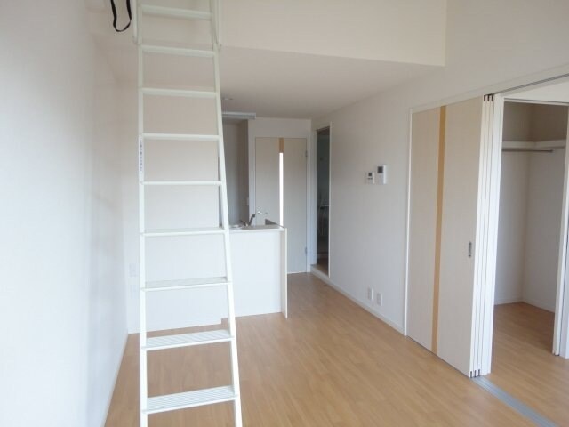 物件内観写真3　(リビング)