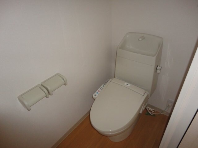 物件内観写真6　(シャワー付トイレ)