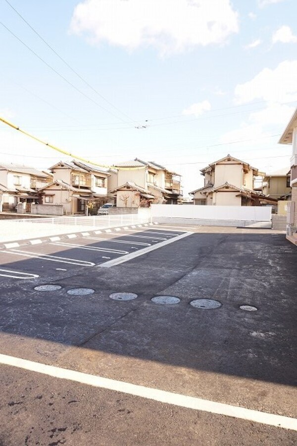 エントランス(駐車場)