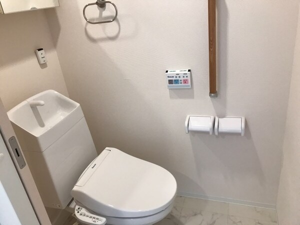 トイレ(シャワー付トイレ)