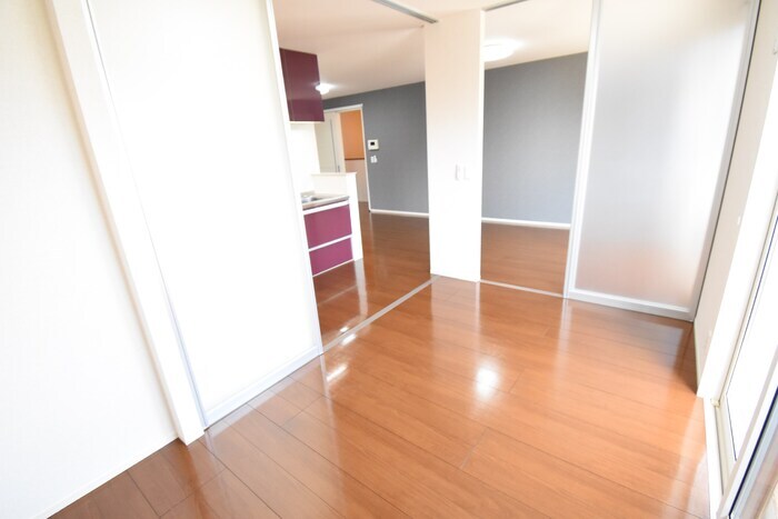 物件内観写真12　(洋室５．１帖～ＬＤＫ１６．１帖)