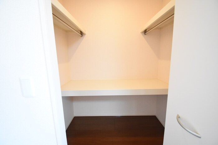 物件内観写真21　(ウォークインクローゼット（洋室６帖）)