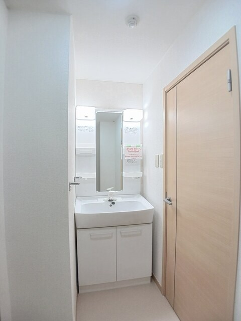 物件内観写真6　(洗面所)