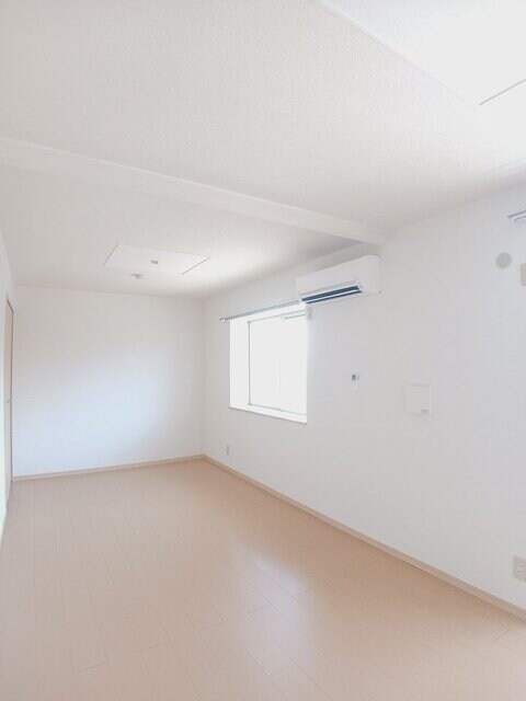 物件内観写真8　(居室・リビング)