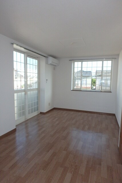 物件内観写真9　(居室・リビング)