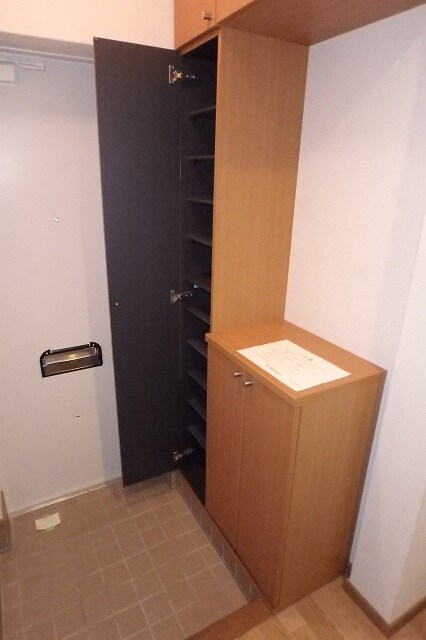 物件内観写真11　(玄関)