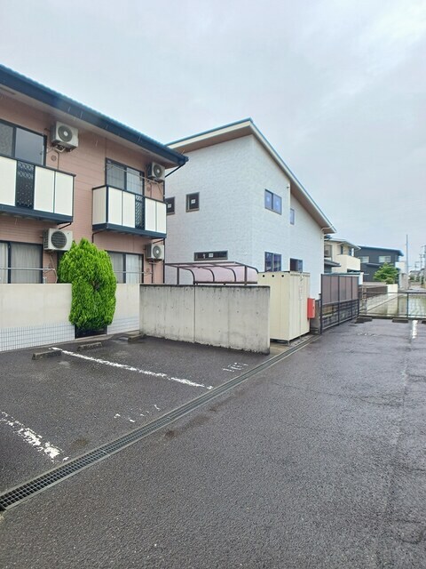 物件外観写真3　(駐車場)