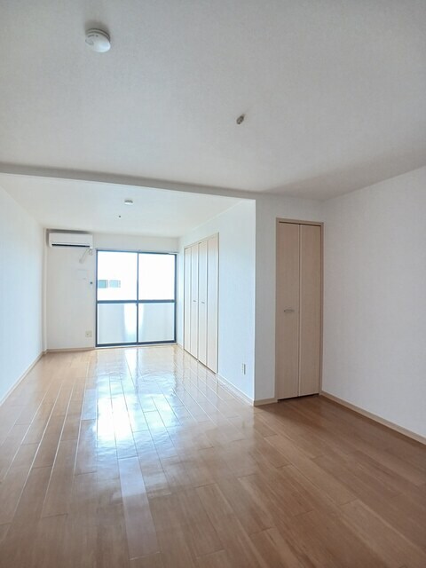 物件内観写真9　(居室・リビング)