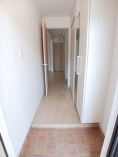 物件内観写真9　(玄関)