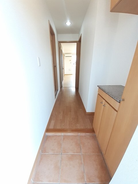 物件内観写真12　(玄関)